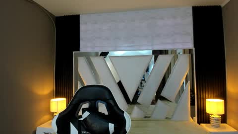  Linda  online show from February 4, 6:55 pm