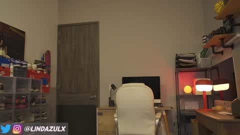 Nia  online show from October 25, 2:14 pm