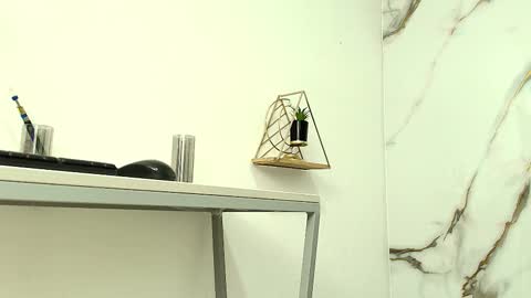  Lindsey  online show from March 4, 11:28 am