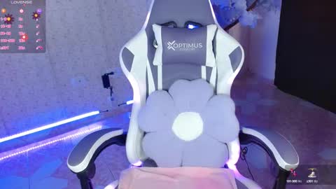 LINDSEYFERRER online show from March 8, 2:27 pm