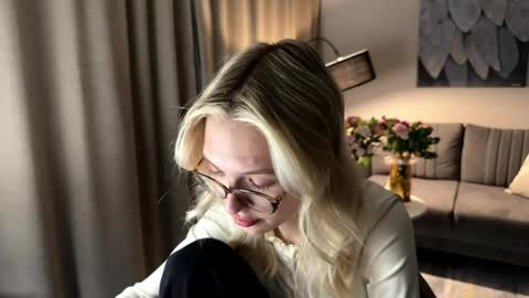 Emma online show from April 23, 7:16 pm
