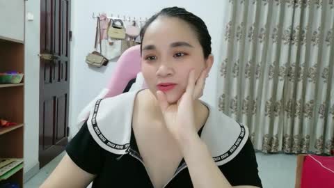 lisa_hanw online show from June 1, 11:49 pm