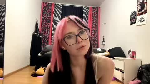 Aileen online show from May 10, 6:21 pm