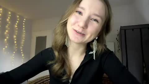 lisasmall online show from June 12, 6:27 pm