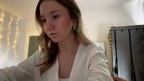 lisasmall online show from June 13, 6:27 pm