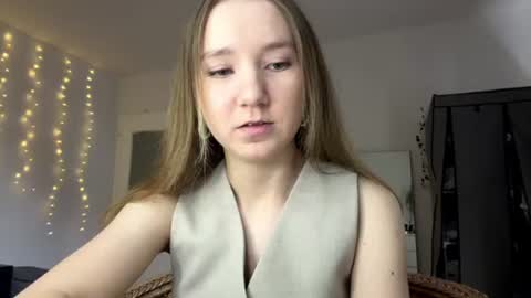 lisasmall online show from June 11, 6:16 pm