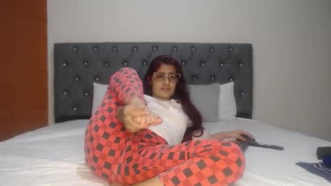 Ali online show from February 8, 7:06 pm