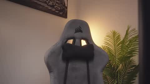 Help me reach 100 likes online show from March 4, 7:31 pm