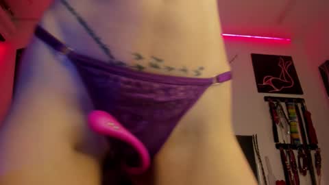Snapshot of little_nauughty2 chatting on September 16, 2:25 pm Little Nauughty2 online show from September 16, 2:25 pm