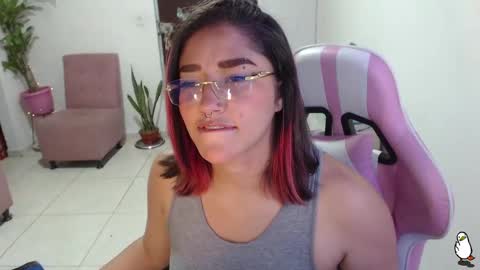 Snapshot of littleangelx_m chatting on February 20, 10:48 pm Daniela online show from February 20, 10:48 pm