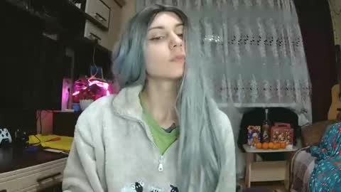 littlehappines online show from January 17, 8:27 pm