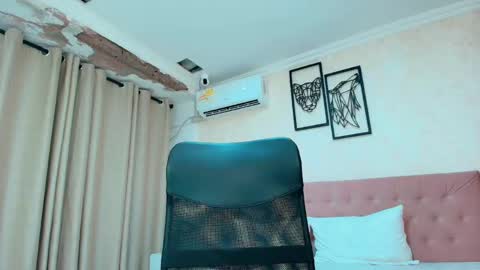 Sarahs Room online show from April 18, 7:07 pm