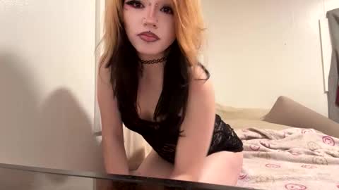 littlesnowbnny online show from November 12, 8:45 am