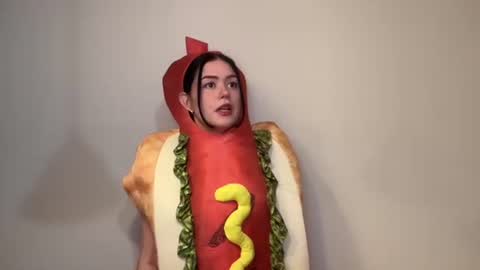 Snapshot of littlesugarpea chatting on October 31, 7:18 pm Little Sugar Pea online show from October 31, 7:18 pm