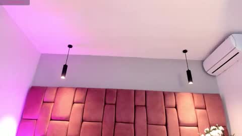 littlevaale online show from October 23, 11:38 am