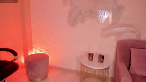 Lizzi  online show from February 18, 2:49 pm