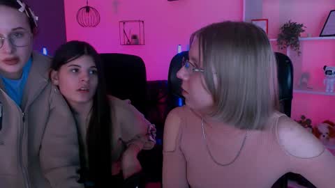 lizzie_boom online show from February 5, 8:45 pm