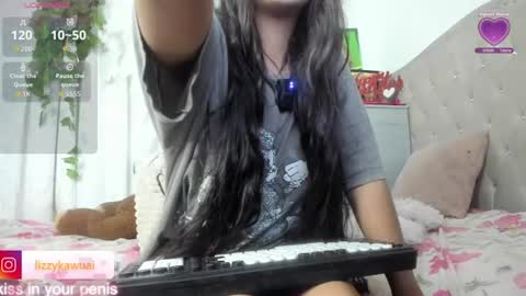 lizzy online show from August 6, 5:03 am
