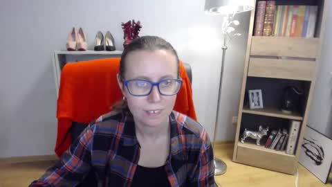 Lizzy online show from November 7, 6:52 am