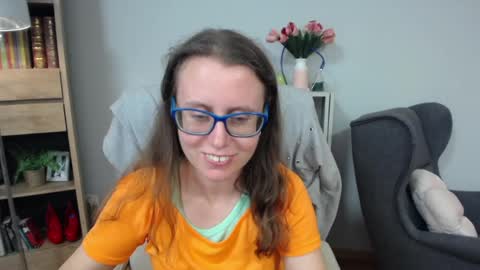 Lizzy online show from June 2, 4:35 am