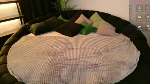 Lizzy online show from April 2, 9:23 pm