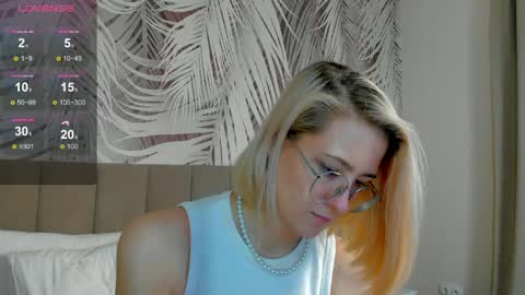 lizzysin online show from May 1, 2:04 am