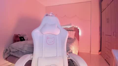 Snapshot of lm_kloeeh chatting on October 31, 10:03 pm Kloe see you 28-11  to celebrate my birthday online show from October 31, 10:03 pm