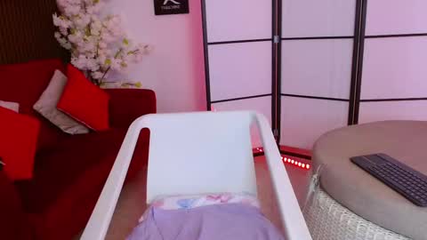 lola online show from October 21, 5:44 am