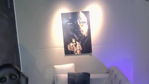 lola red online show from May 30, 8:05 pm