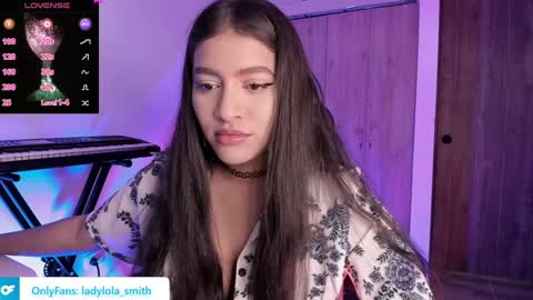lolaasmith_21 online show from January 28, 10:23 pm