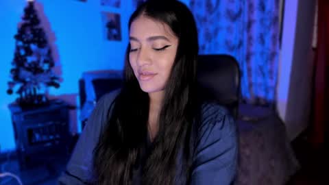 lolaasmith_21 online show from December 22, 11:22 am