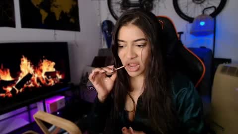 lolaasmith_21 online show from May 25, 8:30 pm