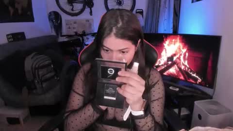 lolaasmith_21 online show from February 27, 11:59 pm