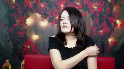 lolahikls online show from March 7, 3:49 pm