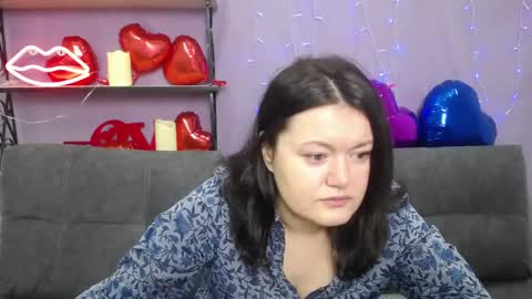 lolahikls online show from February 25, 7:20 am