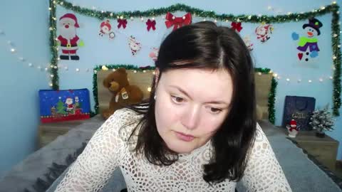 lolahikls online show from January 7, 5:20 pm