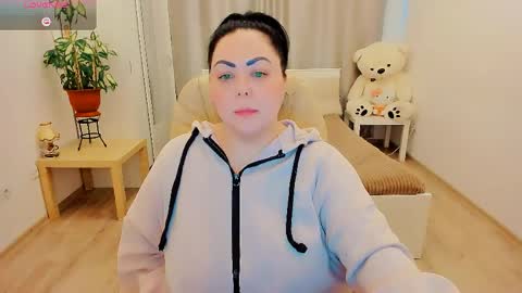 Nina online show from April 3, 2:15 pm