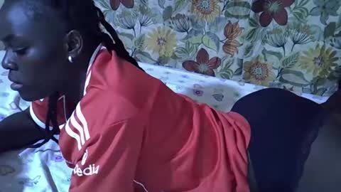 lora_amor online show from April 25, 2:47 pm