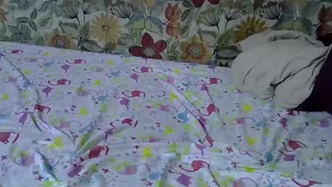 lora_amor online show from May 8, 9:45 am