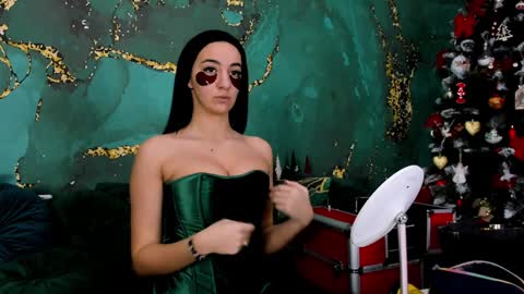 Miss online show from December 14, 2:10 pm