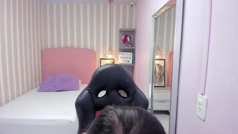 lorelaigiven online show from February 3, 12:32 pm