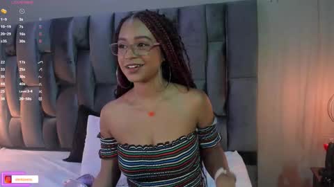 Snapshot of lorena_vieira_ chatting on February 22, 8:05 pm Lorena Vieira  online show from February 22, 8:05 pm