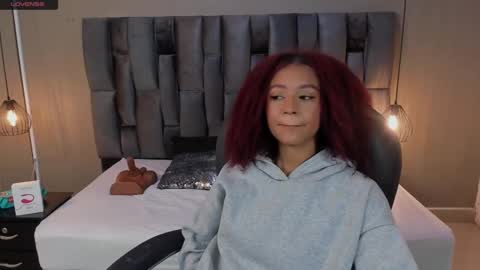 Snapshot of lorena_vieira_ chatting on February 9, 8:02 pm Lorena Vieira  online show from February 9, 8:02 pm