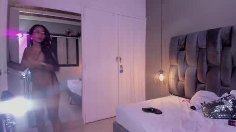 Snapshot of lorena_vieira_ chatting on March 6, 7:10 pm Lorena Vieira  online show from March 6, 7:10 pm