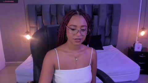Snapshot of lorena_vieira_ chatting on February 27, 5:58 pm Lorena Vieira  online show from February 27, 5:58 pm