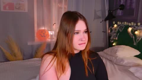 Lori online show from October 25, 7:43 pm