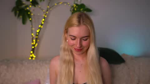 Lorrie online show from April 10, 2:01 pm