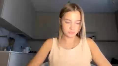 Eliza online show from April 10, 1:06 pm