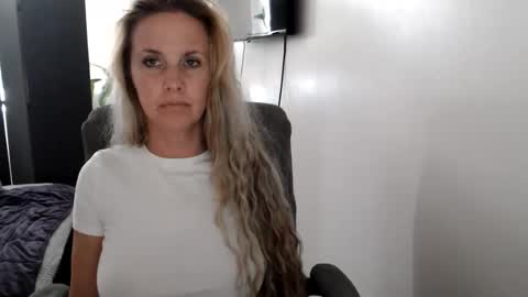 LoVe On  online show from May 31, 1:28 pm