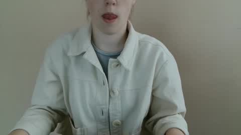 Vivian online show from March 27, 12:39 pm